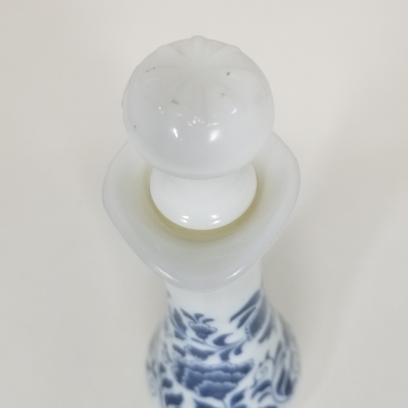 Vintage Avon Moodwind Foaming Bath Oil Milk Glass Decanter Blue‎ Flowers [Empty] - Picture 7 of 12